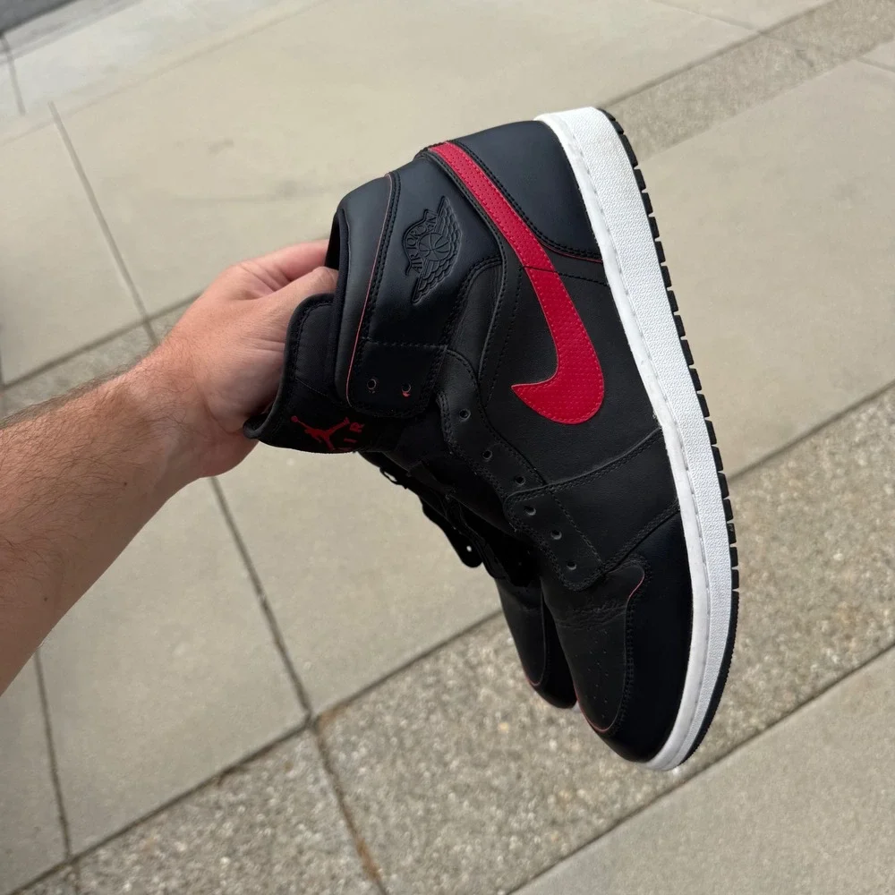 Jordan 1 Mid Black Gym Red White 554724-009 Mens Size 13 Sneakers
